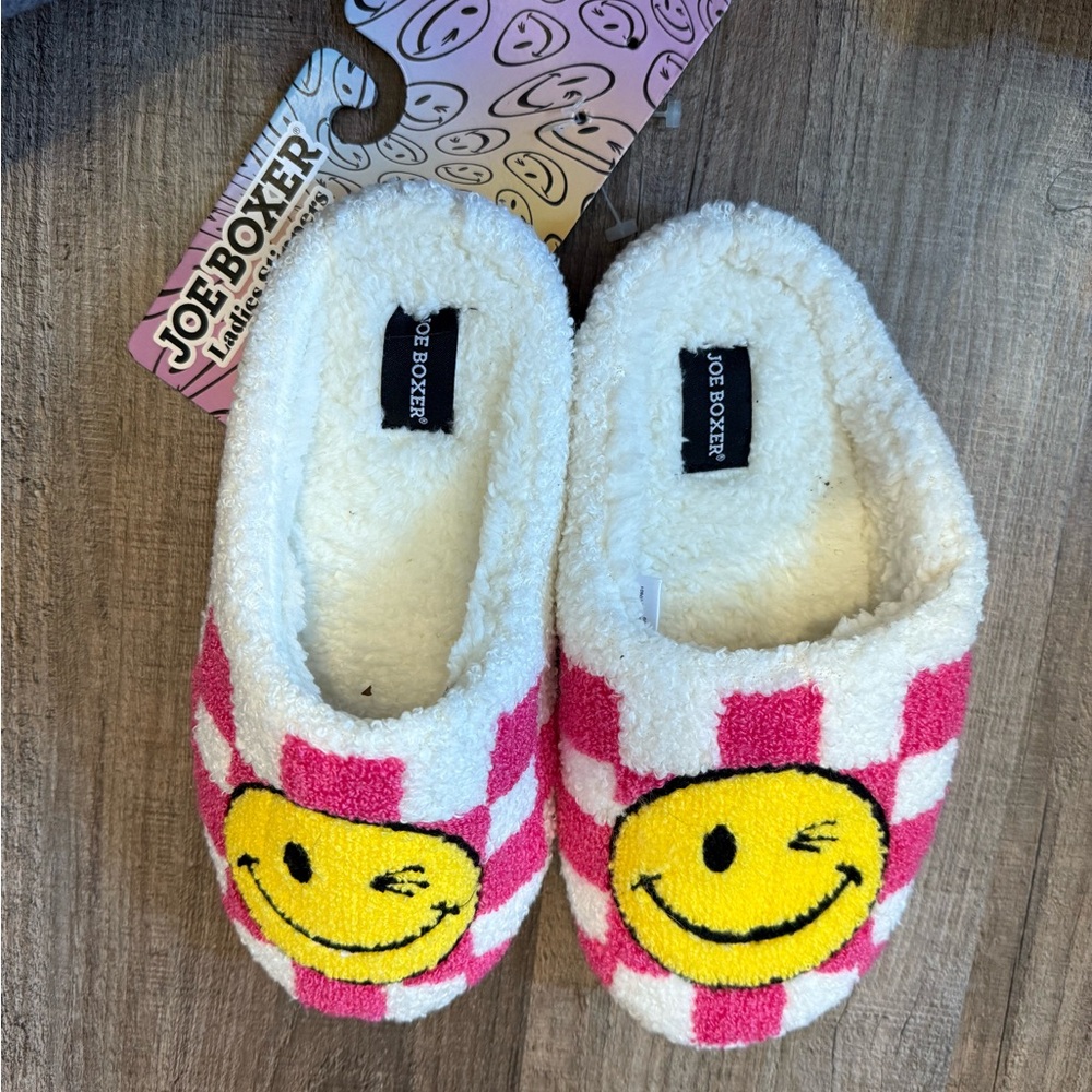 Joe Boxer Cream Fuzzy Smiley Slippers
